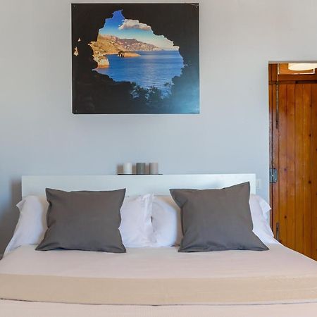 Seaview Apartment In Posillipo By Wonderful Italy 페스키에라델가르다 외부 사진