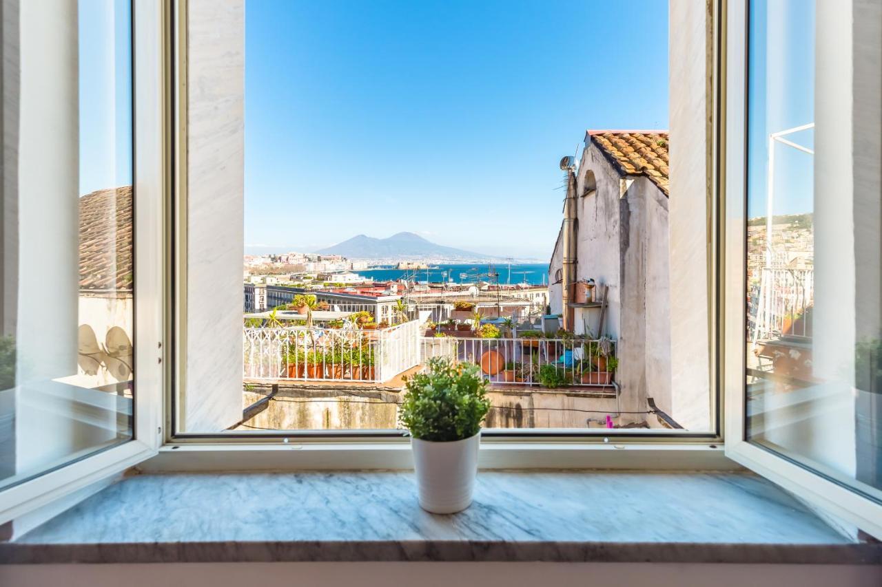 Seaview Apartment In Posillipo By Wonderful Italy 페스키에라델가르다 외부 사진