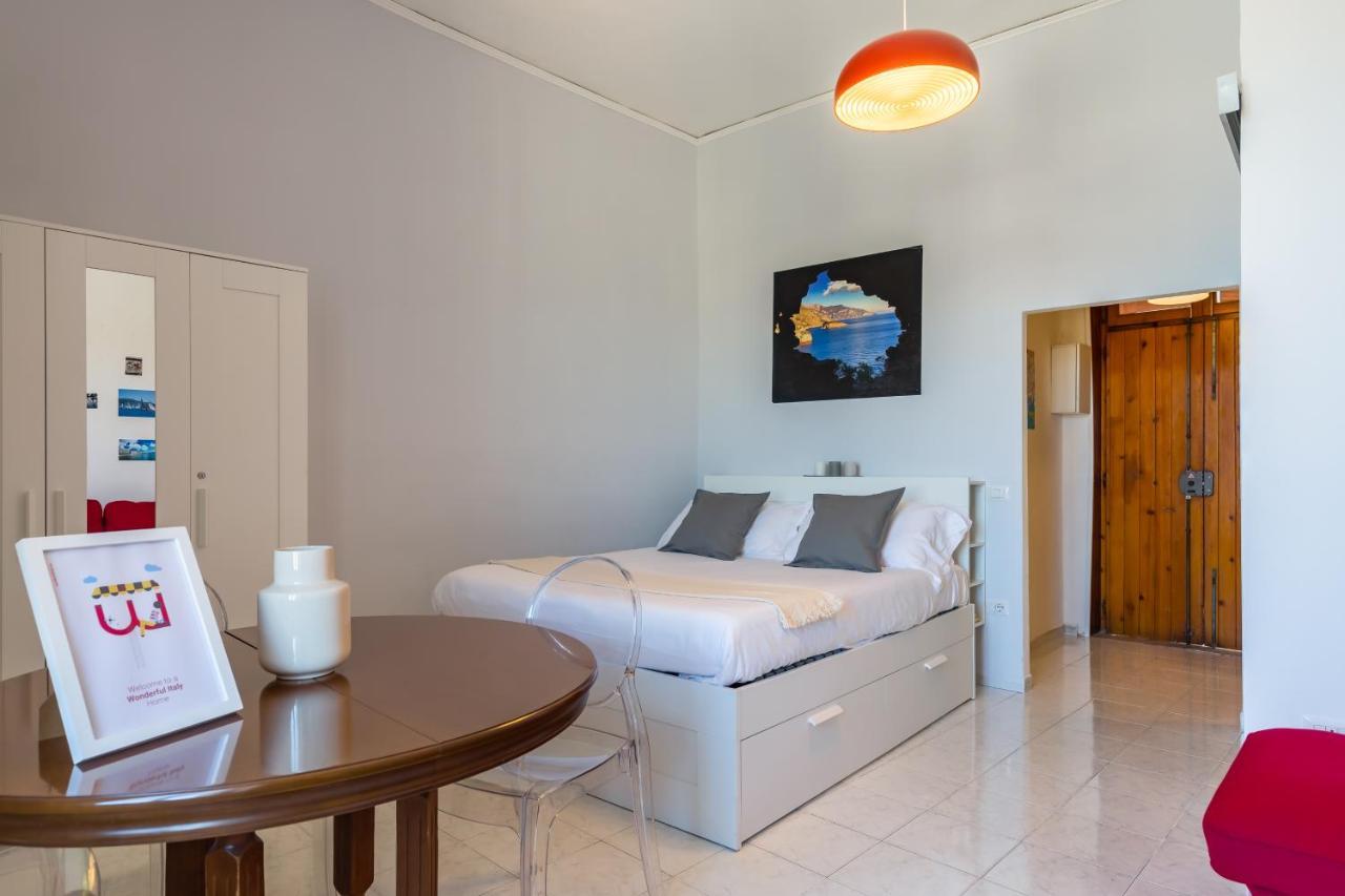 Seaview Apartment In Posillipo By Wonderful Italy 페스키에라델가르다 외부 사진