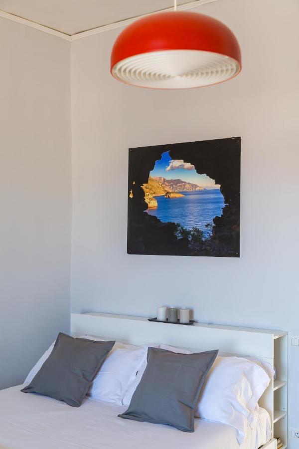 Seaview Apartment In Posillipo By Wonderful Italy 페스키에라델가르다 외부 사진