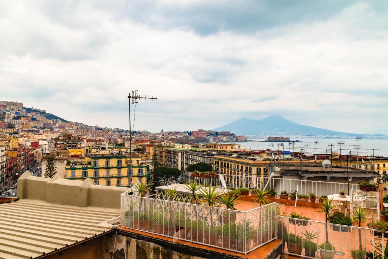 Seaview Apartment In Posillipo By Wonderful Italy 페스키에라델가르다 외부 사진